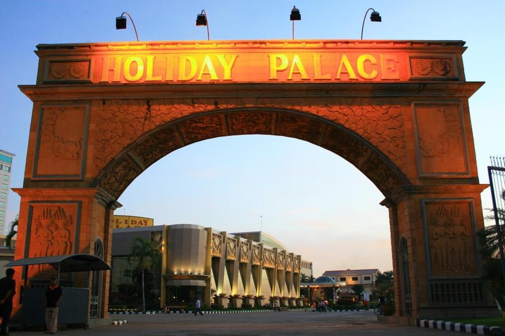 Holiday Palace Ou Chrov Ngoại thất bức ảnh