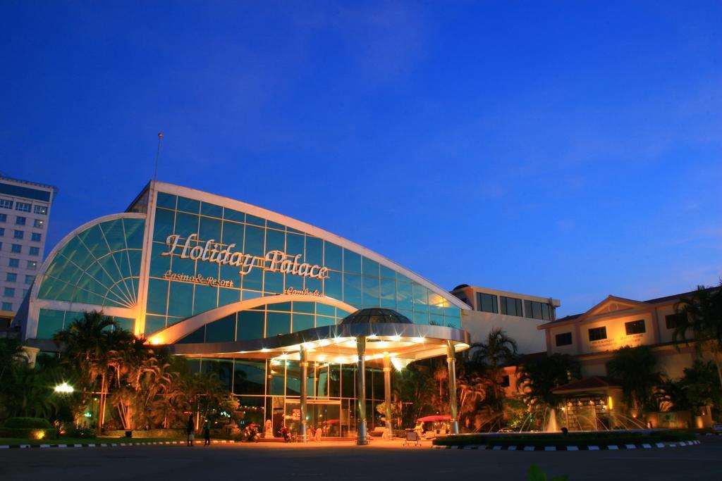 Holiday Palace Ou Chrov Ngoại thất bức ảnh