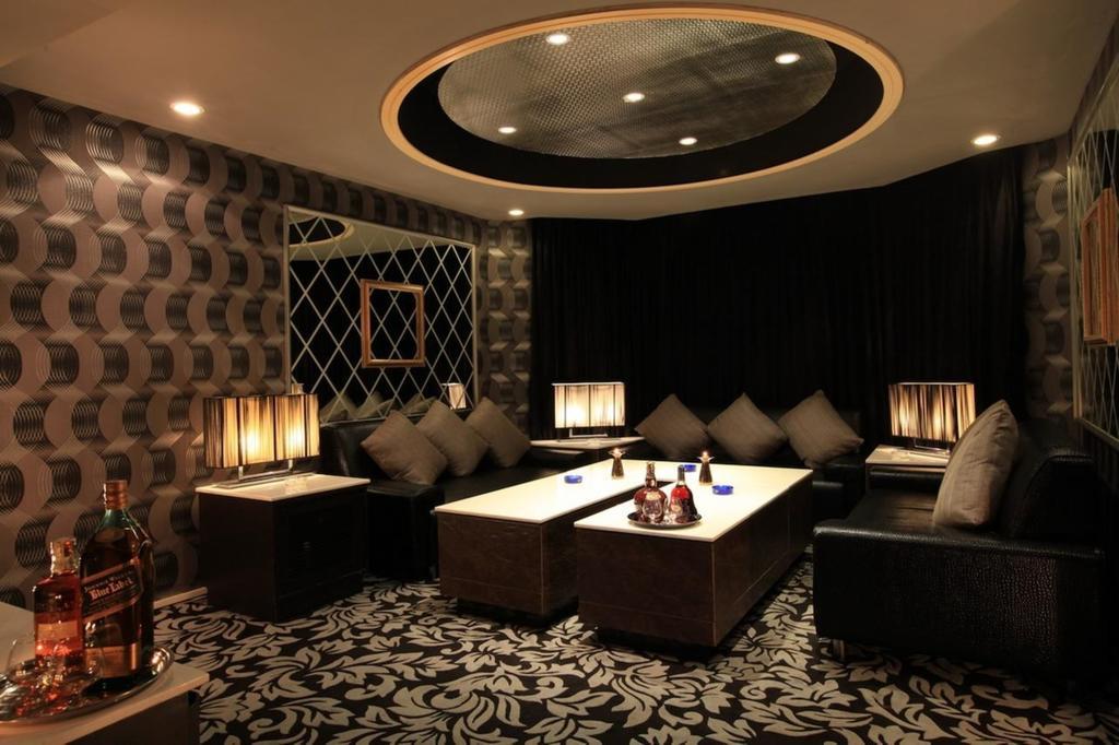 Holiday Palace Ou Chrov Ngoại thất bức ảnh