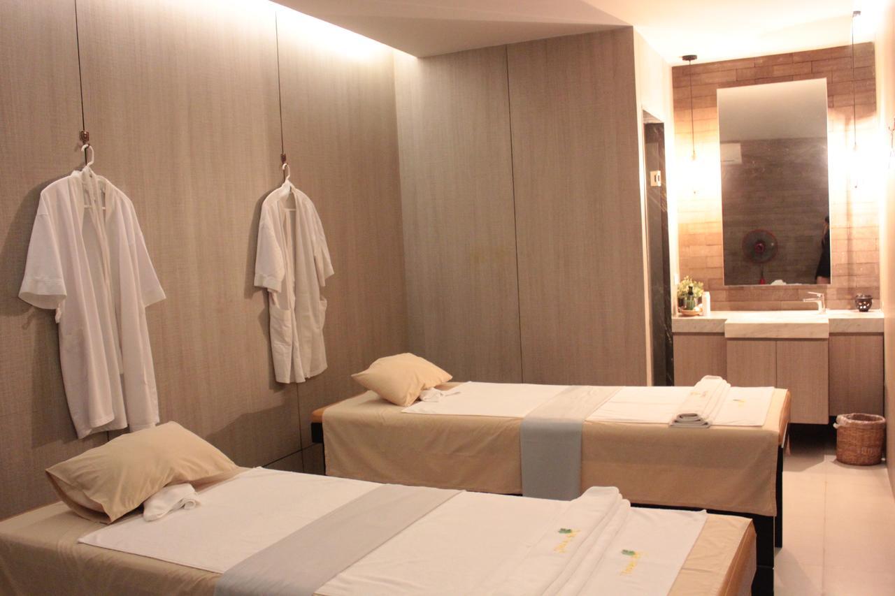 Holiday Palace Ou Chrov Ngoại thất bức ảnh