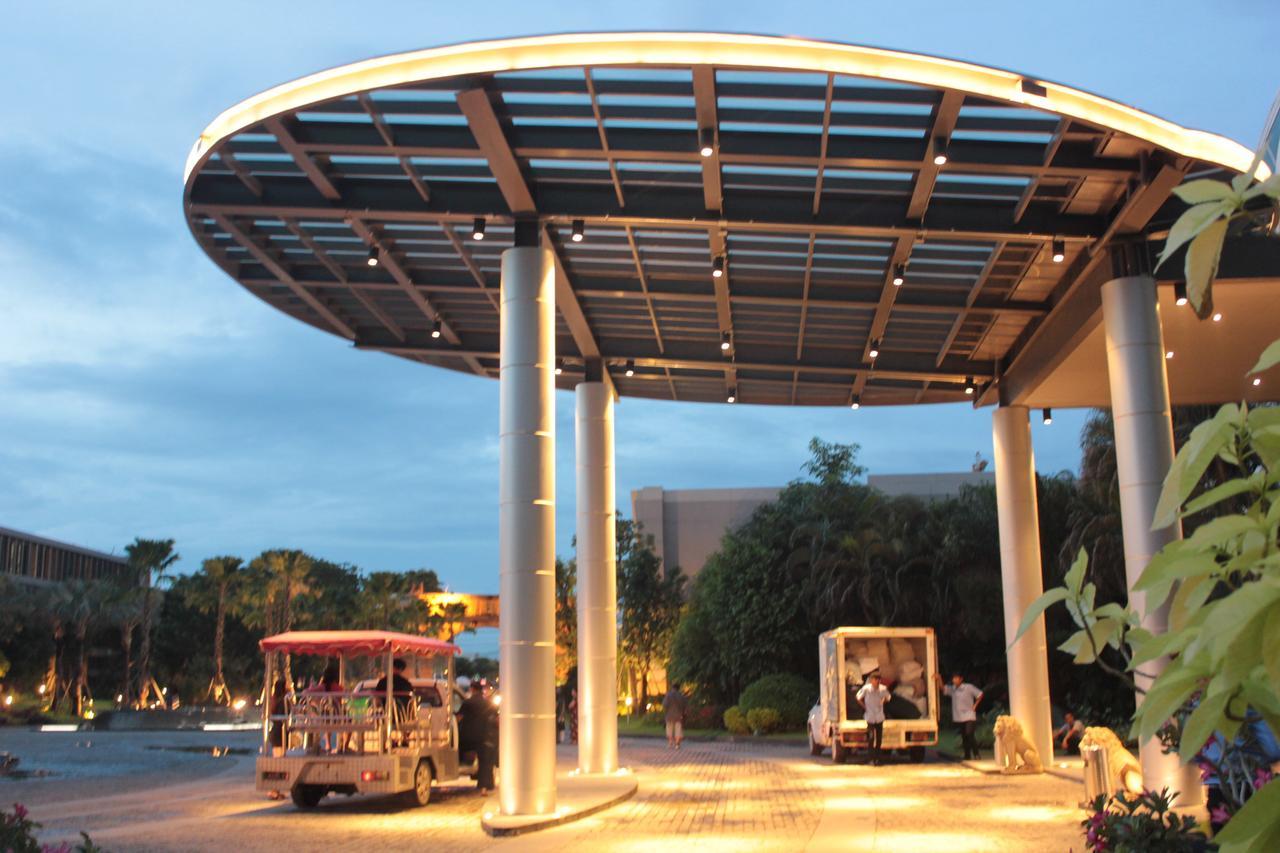 Holiday Palace Ou Chrov Ngoại thất bức ảnh