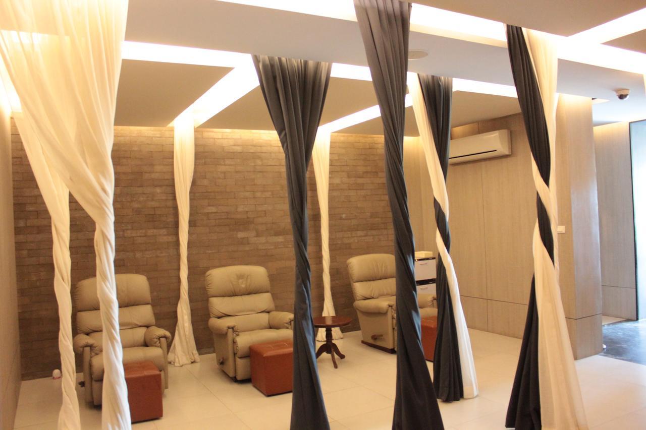 Holiday Palace Ou Chrov Ngoại thất bức ảnh