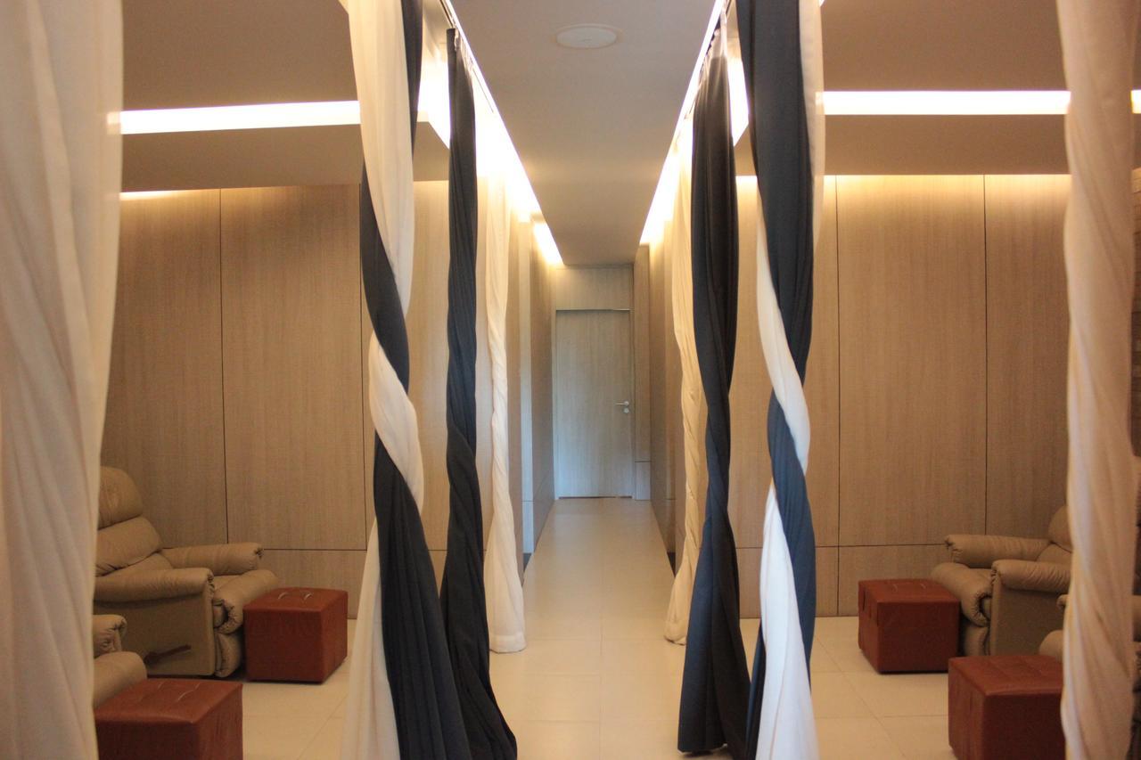 Holiday Palace Ou Chrov Ngoại thất bức ảnh