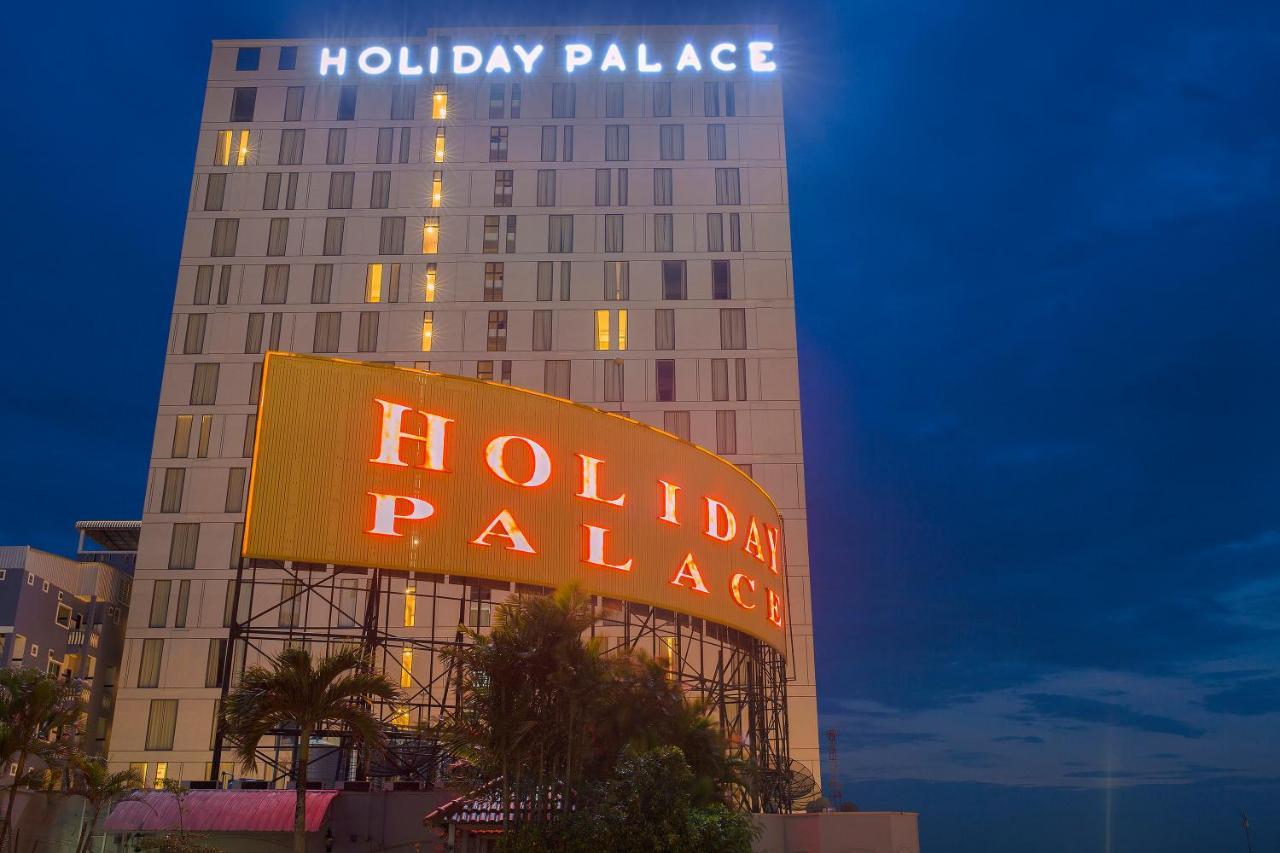 Holiday Palace Ou Chrov Ngoại thất bức ảnh