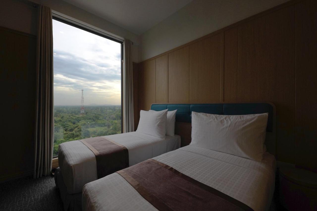 Holiday Palace Ou Chrov Ngoại thất bức ảnh