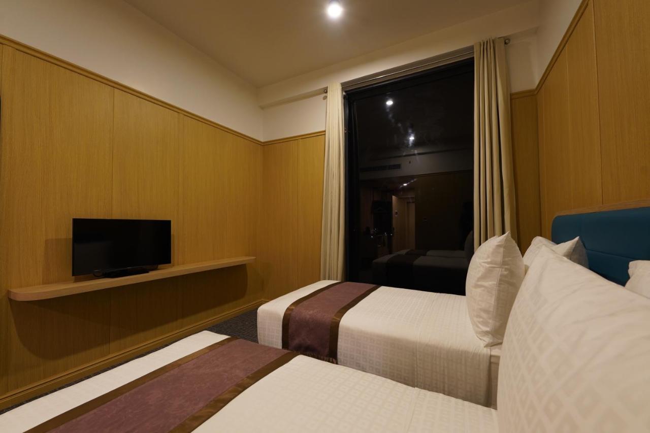 Holiday Palace Ou Chrov Ngoại thất bức ảnh