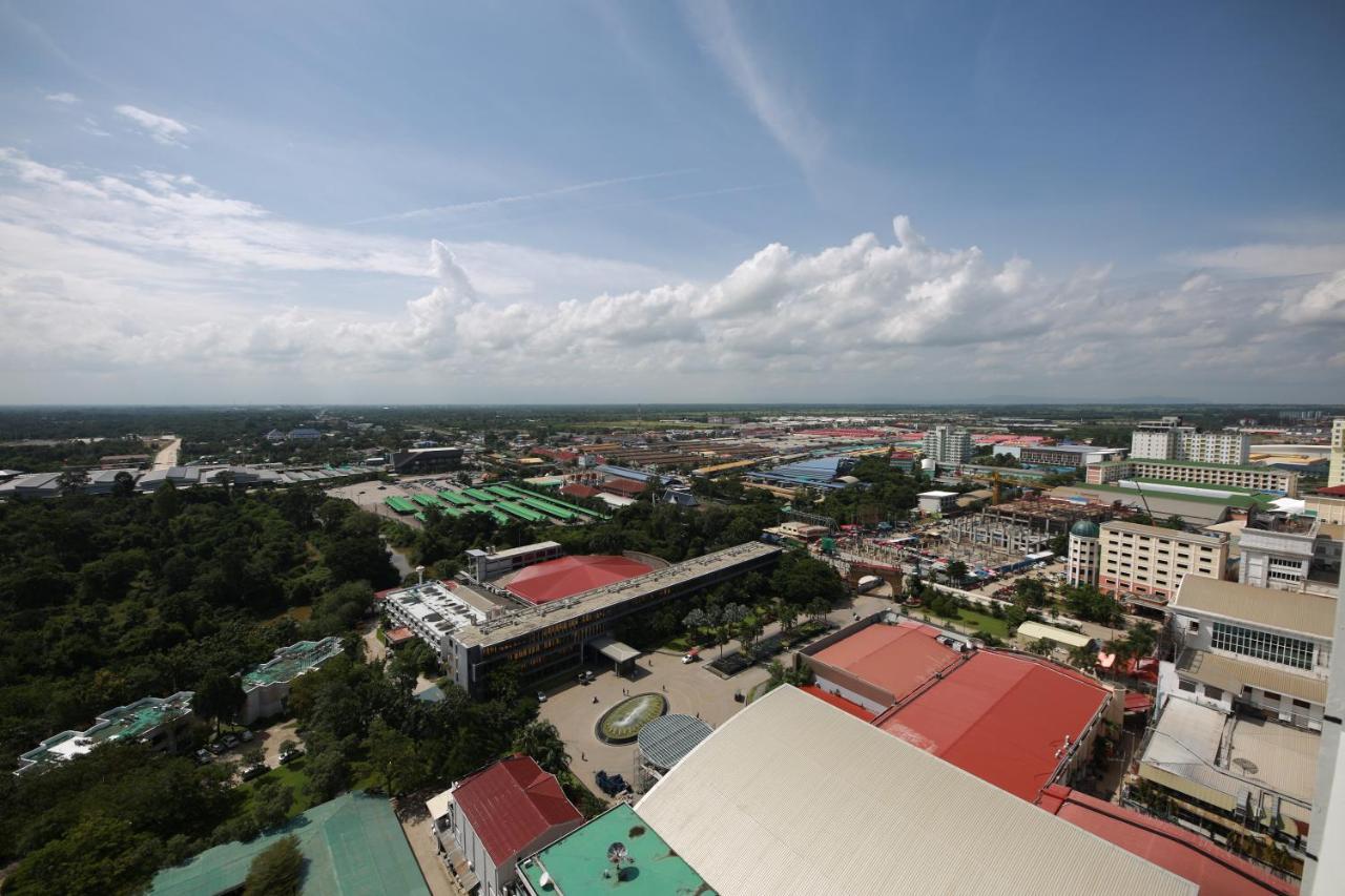 Holiday Palace Ou Chrov Ngoại thất bức ảnh