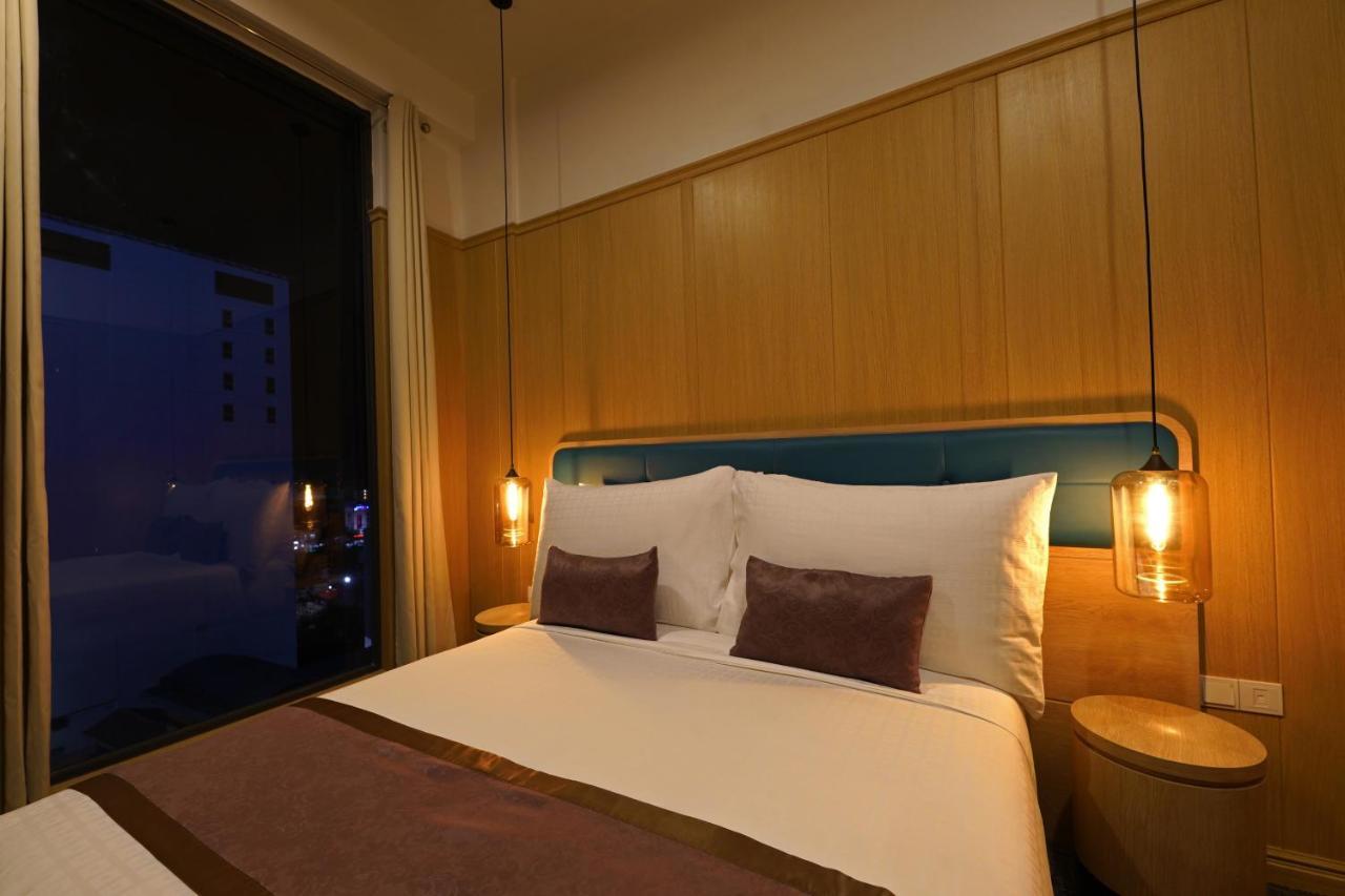 Holiday Palace Ou Chrov Ngoại thất bức ảnh