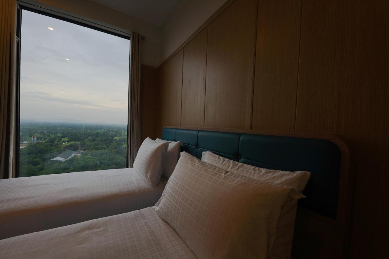 Holiday Palace Ou Chrov Ngoại thất bức ảnh