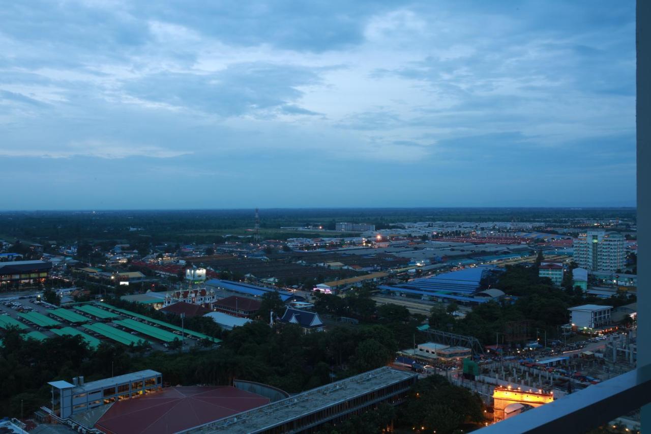 Holiday Palace Ou Chrov Ngoại thất bức ảnh